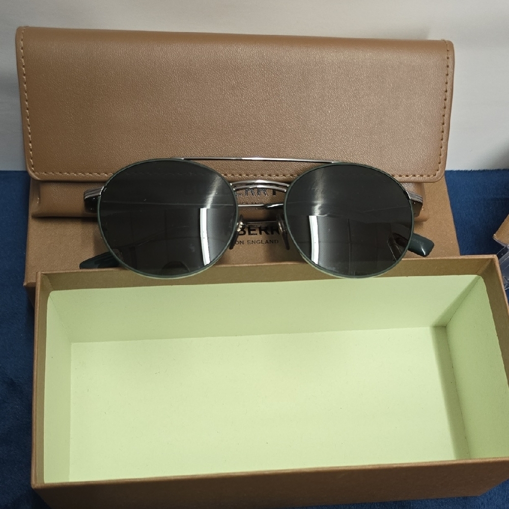 Burberry sunglasses - Picture 1 of 10